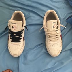 size 8.5 Reebok shoes