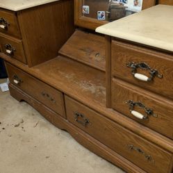 Dresser With Mirror 