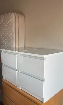 2 White Nightstands