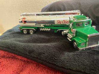 1998 Texaco Sky Chief Toy Tanker Truck