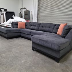 3pc Double Chassis Sectional Couch-Free Delivery‼️