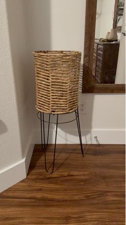 Wicker Plant Stand