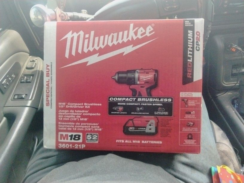 Milwaukee 1/2" Drill/Driver Kit