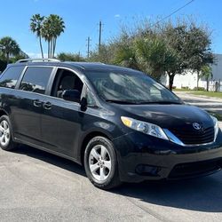 2017 Toyota Sienna LE