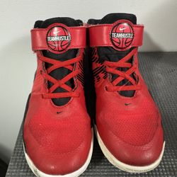 Boys Nike Shoes Size 3 Y