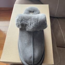UGG Disquette Sleeper Size 8