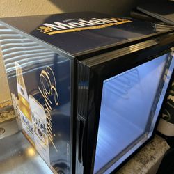 Modelo Mini Fridge 