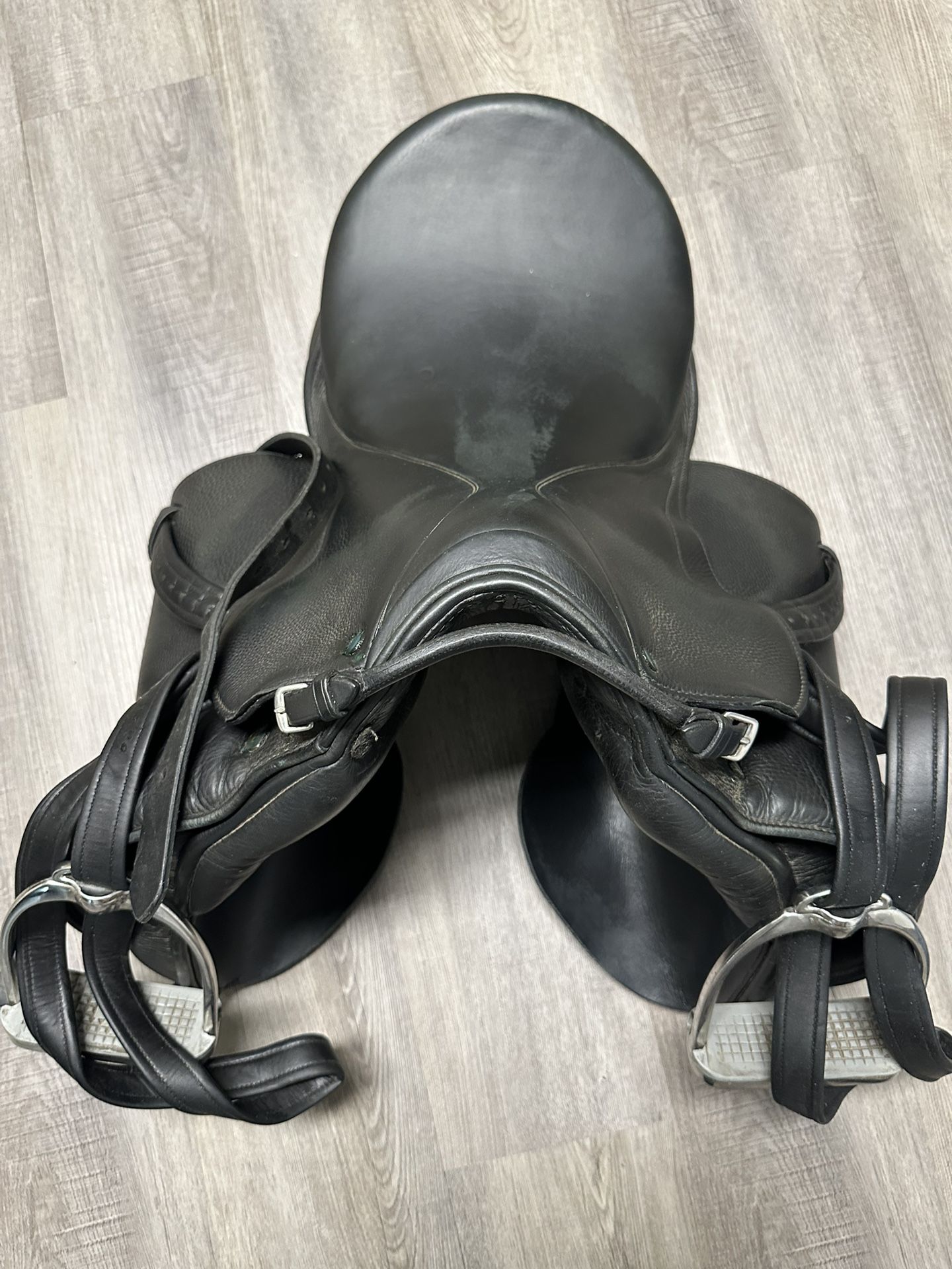 Stubben Genesis Deluxe, Dressage Saddle