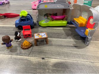 Fisher-Price Little People Light-up Learning Camper Playset