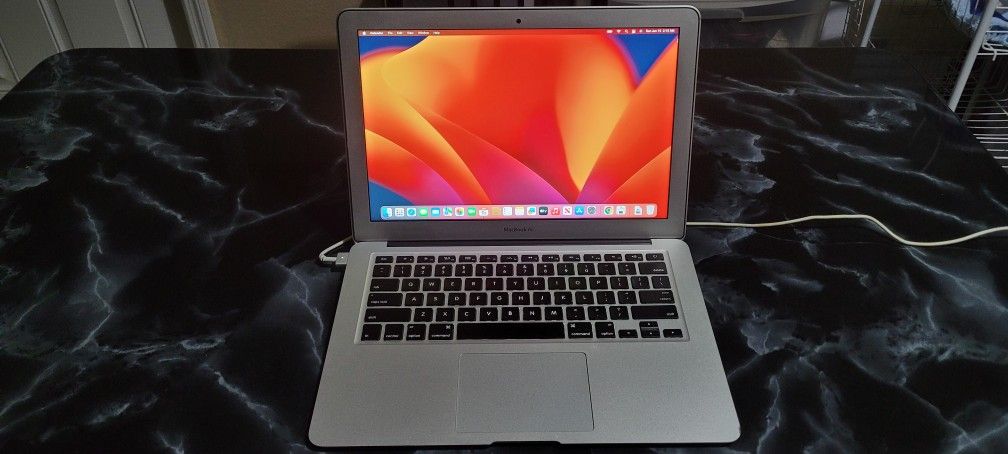Apple MacBook Air 2017 13 Inch 8 GB For Sale