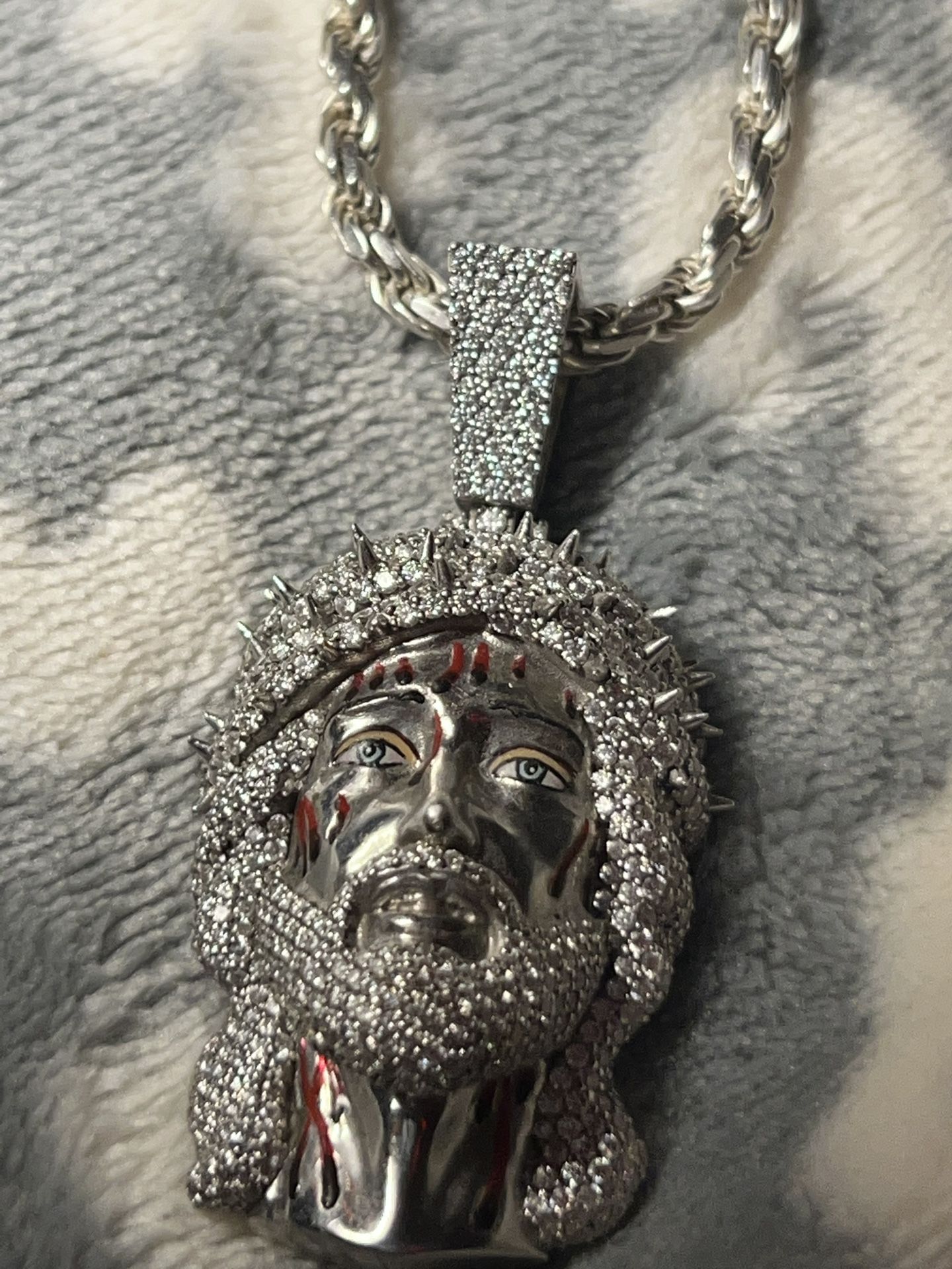 VVS/VS diamond jesus pendant and chain