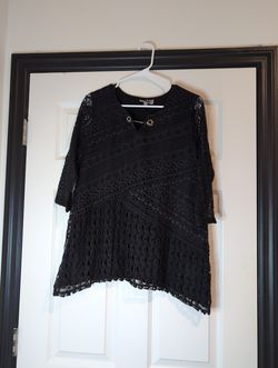 XL petite black flowy lace top