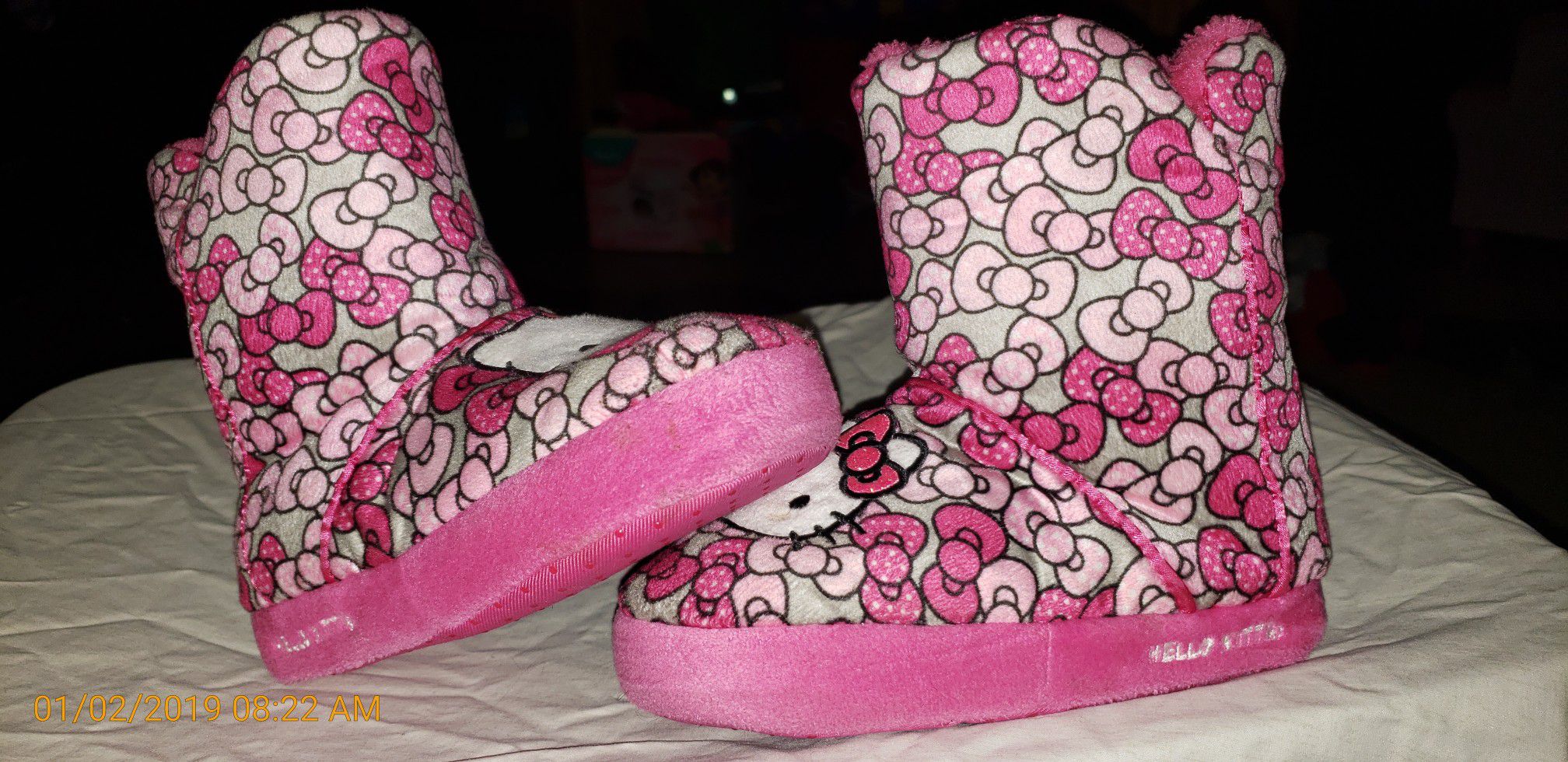 SIZE 13/1 Toddler Hello Kitty Slippers Excellent Used Condition. Daughter doesn't like wearing anything on her feet, So maybe worn a total of 10mins.