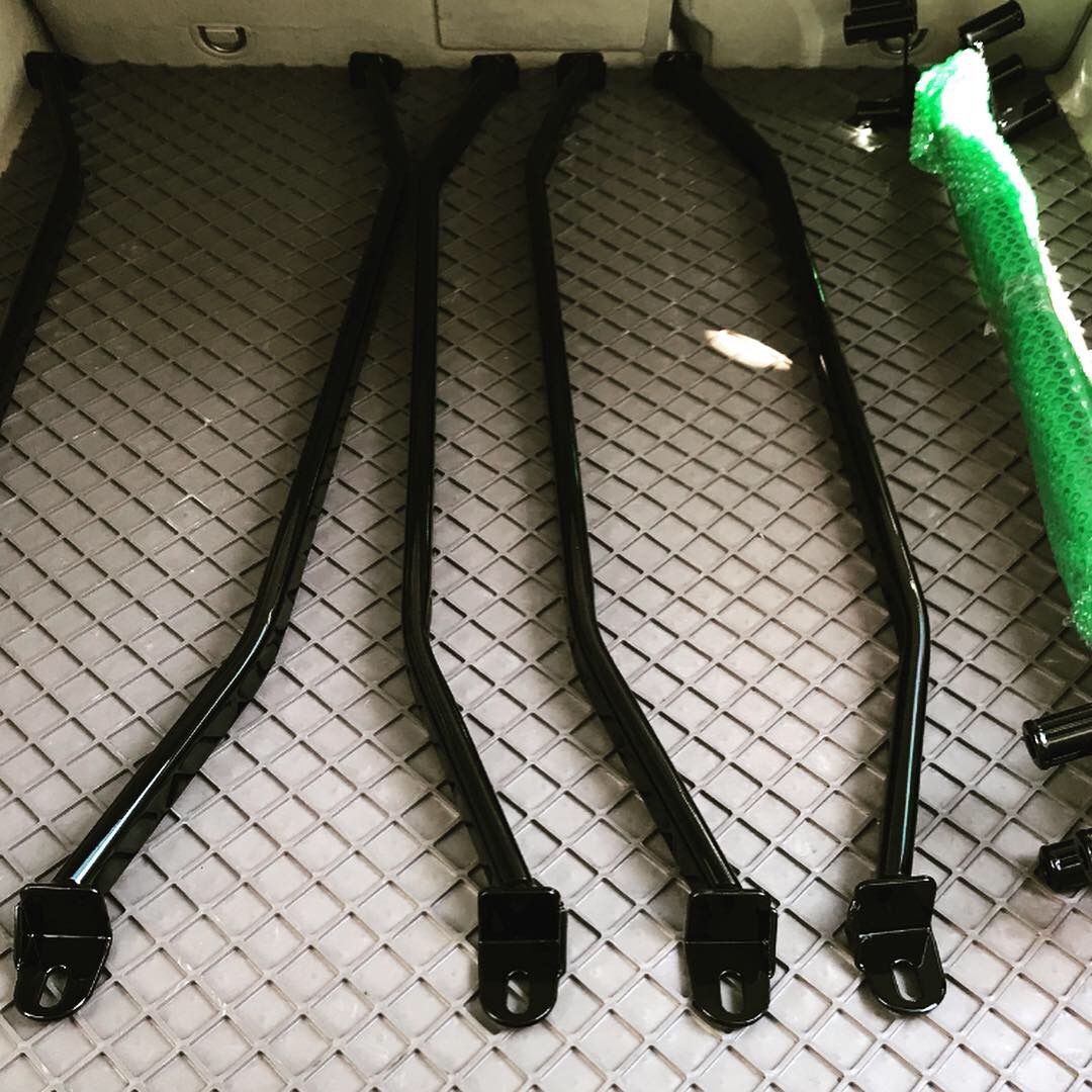 Mercedes Benz 2003-2009 e class rear strut bar