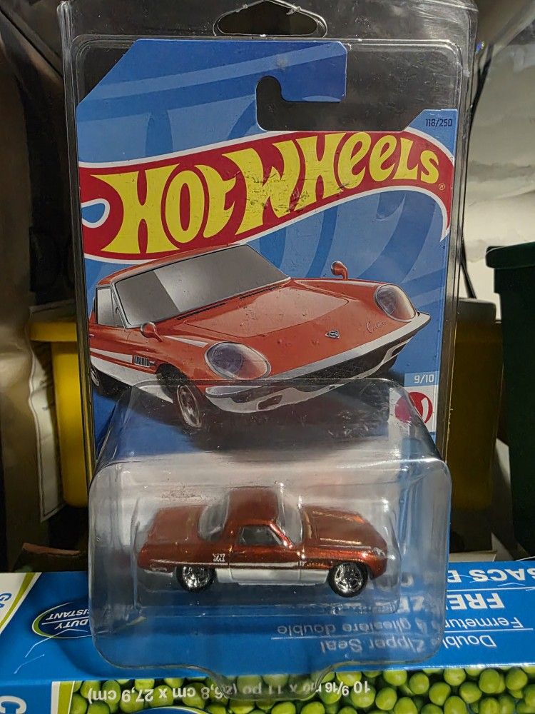 Hot Wheels Super Treasure Hunt 1968 Mazda Cosmo Sport