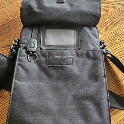 STM tablet zippered case w/strap