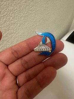 Disney pin space mtn