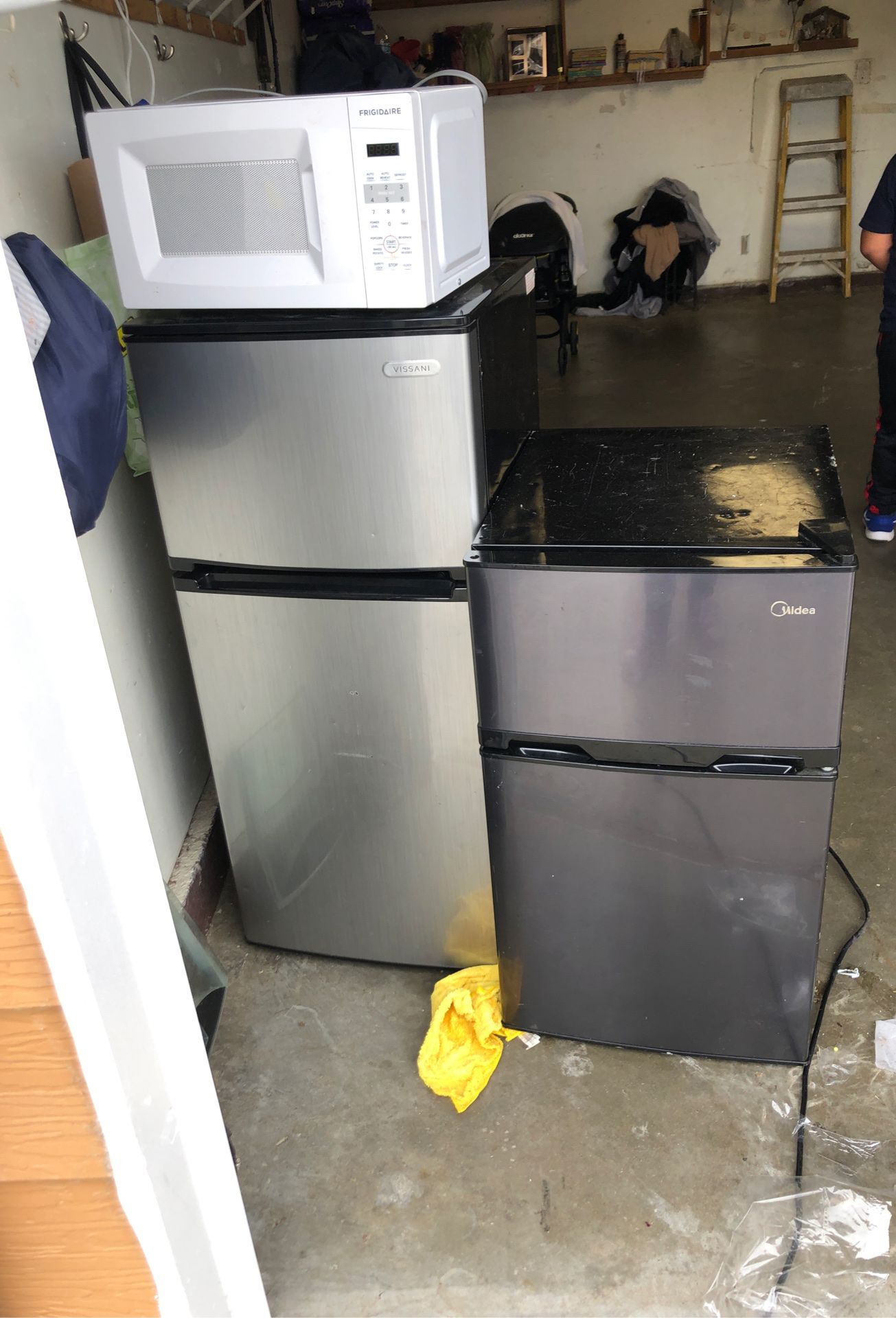 Little fridges and bed frame with microwave