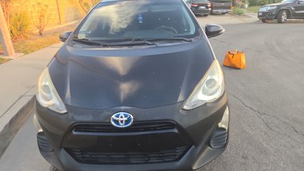 Toyota Prius C Hybrid – black-Clean title