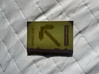 GOOD CONDITION - Minecraft “Essential Handbook” Manual