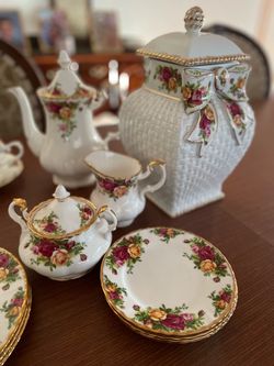 Royal Albert country roses