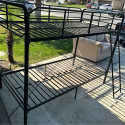 Metal Twin Bunk Bed / No Mattresses 