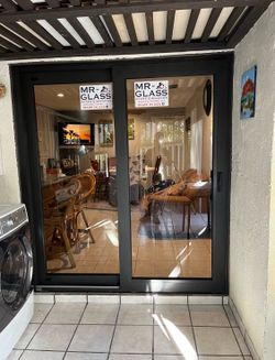 Impact Windows and Doors | Ventanas y Puertas de Impacto contra Huracanes