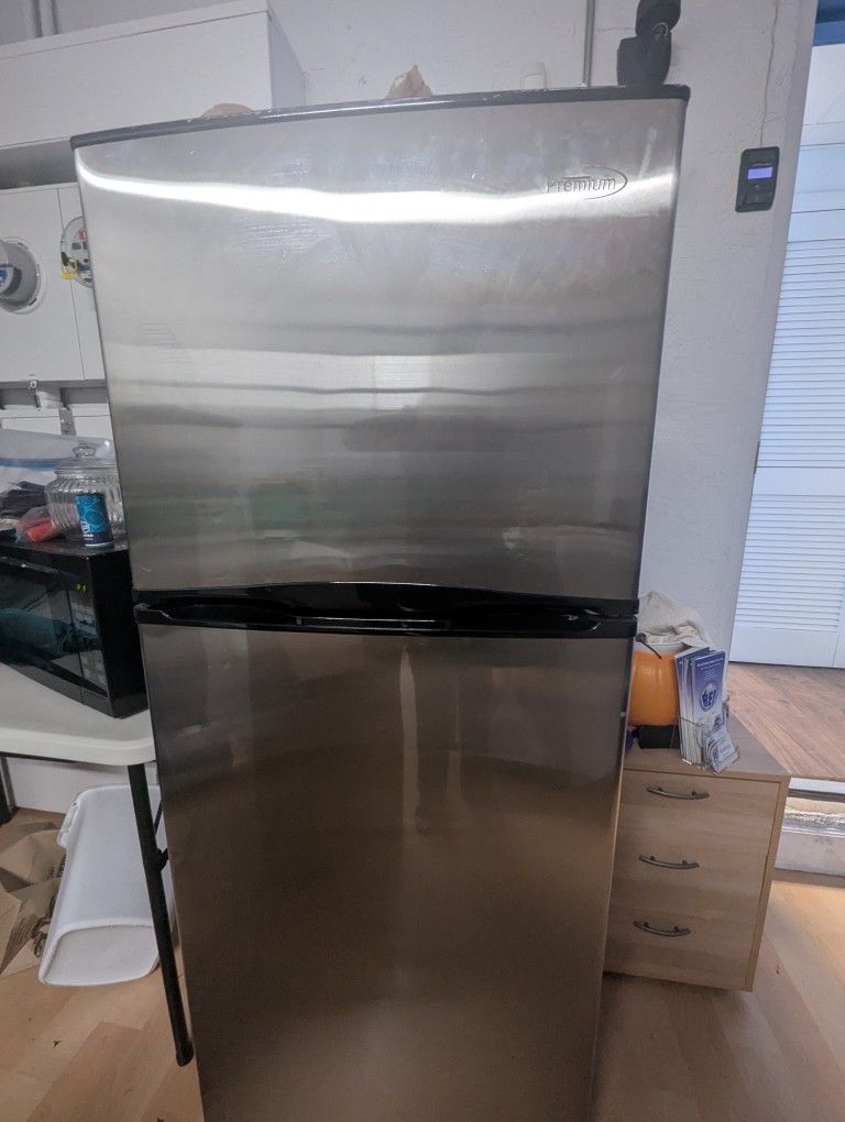 Refrigerator