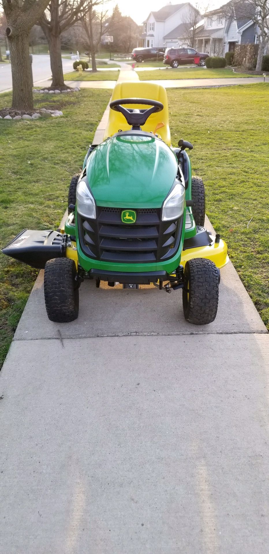 2018 John deer E140 Garden tractor with 22HP Briggs Engine. 48" Deck 29 Hours of use Like new