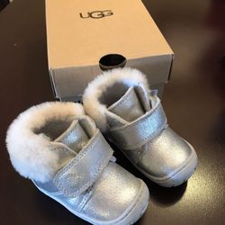 Baby toddler kids infant uggs ugg boots size 4 girls