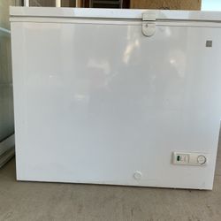 Used GE 7.0 Cubic Ft Chest Freezer.