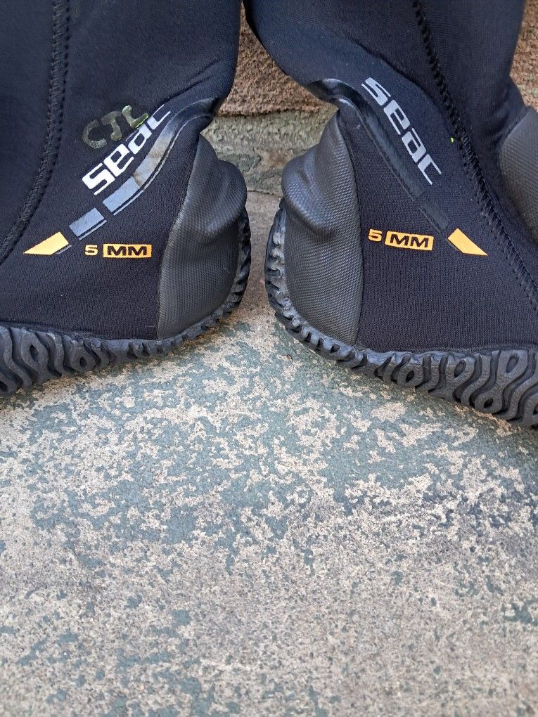 Small Diving Boots