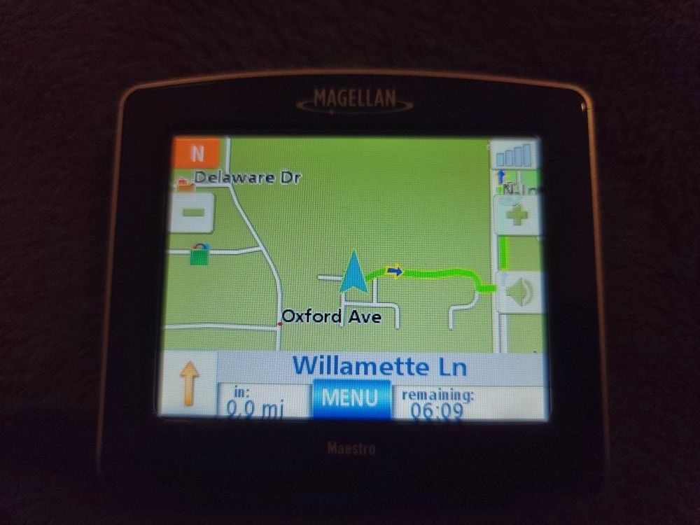 Magellan Maestro 4250 Car Set GPS 4.3" LCD Bluetooth MAPS Tested +Acc