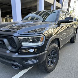 2020 RAM REBEL  5.7L HEMI 4x4 FULL CREW CAB