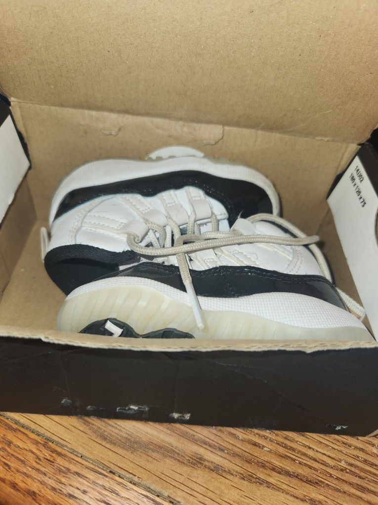 JORDAN 11 SIZE 3C.