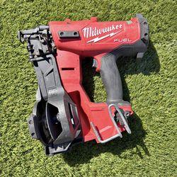 Milwaukee M18 FUEL 18- Volt Lithium-Ion Brushless Cordless Coil Roofing Nailer (Tool Only)