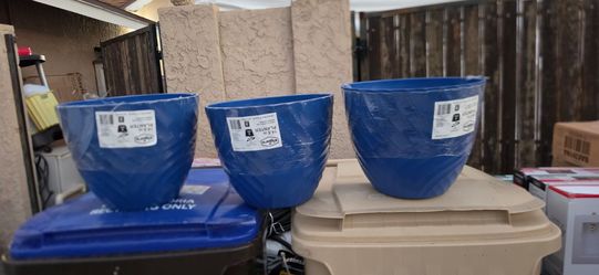 Vigoro 14.5 In. Blue Plastic Planters – Set of 3