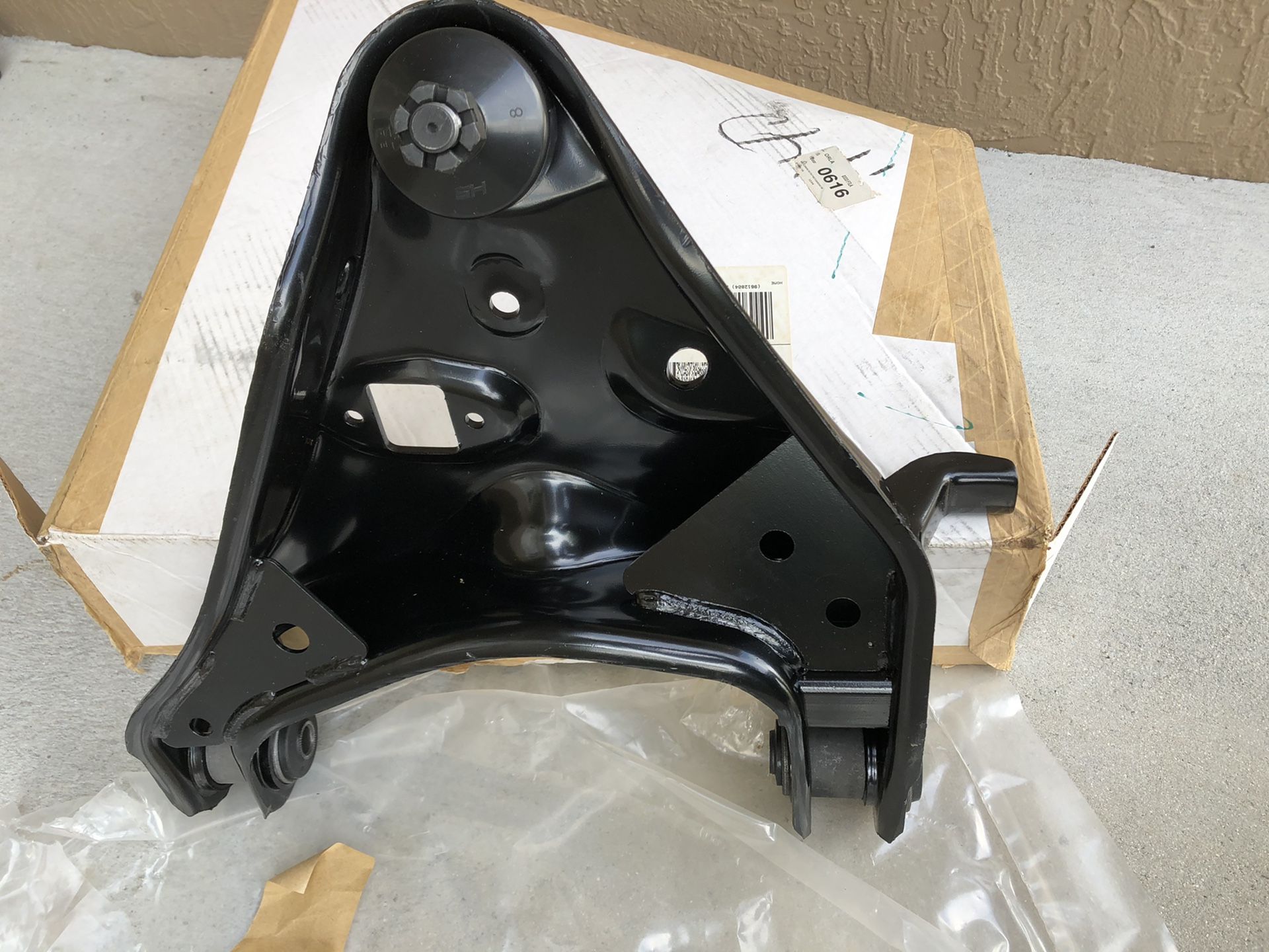 Moog lower front right side control arm & ball joint assembly fitting 04 Ford Sport Trac pt.#RK620320