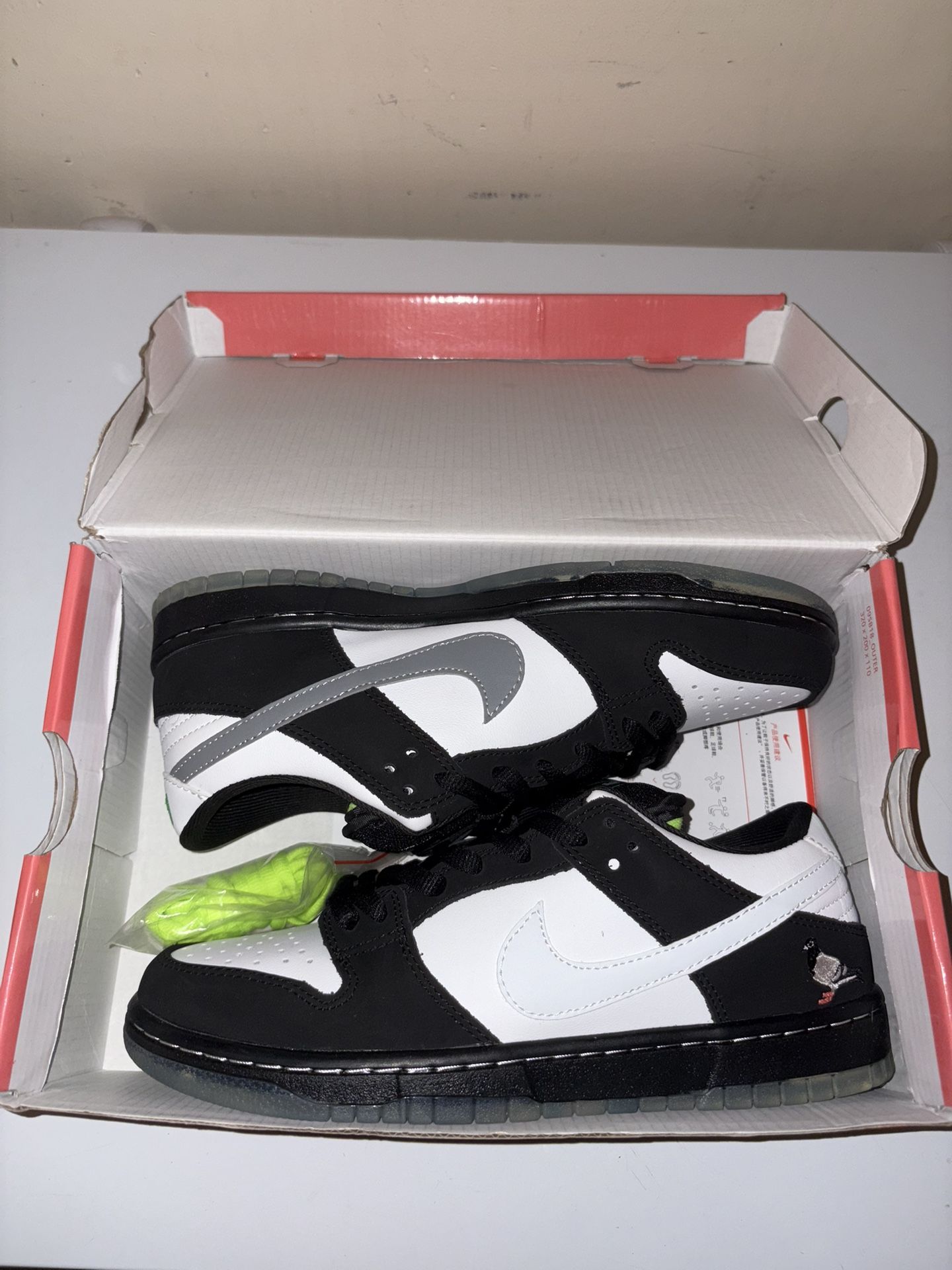 Nike Dunk Sb Panda Pigeon Size 8.5