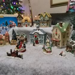 23pc. Christmas Village Lot