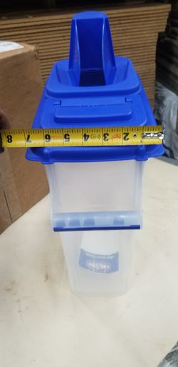 Pet storage food dispenser