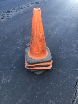 6 Orange cones