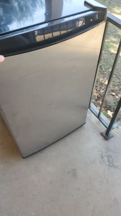 GE big mini fridge Works