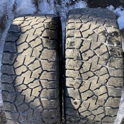 Pair Tires LT 285 70 17