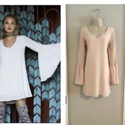 NWOT blush colored Lulu’s bell sleeve dress. Sz S