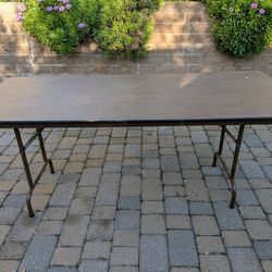 6-foot heavy-duty folding table

 