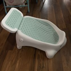 Baby Bather. Baby infant bath. Cash only Everett/Pinehurst pick up area.