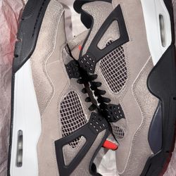 Air Jordan Retro 4 