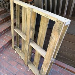 Free wood pallets