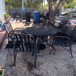 5 Piece Patio Set With Umbrella Stand 